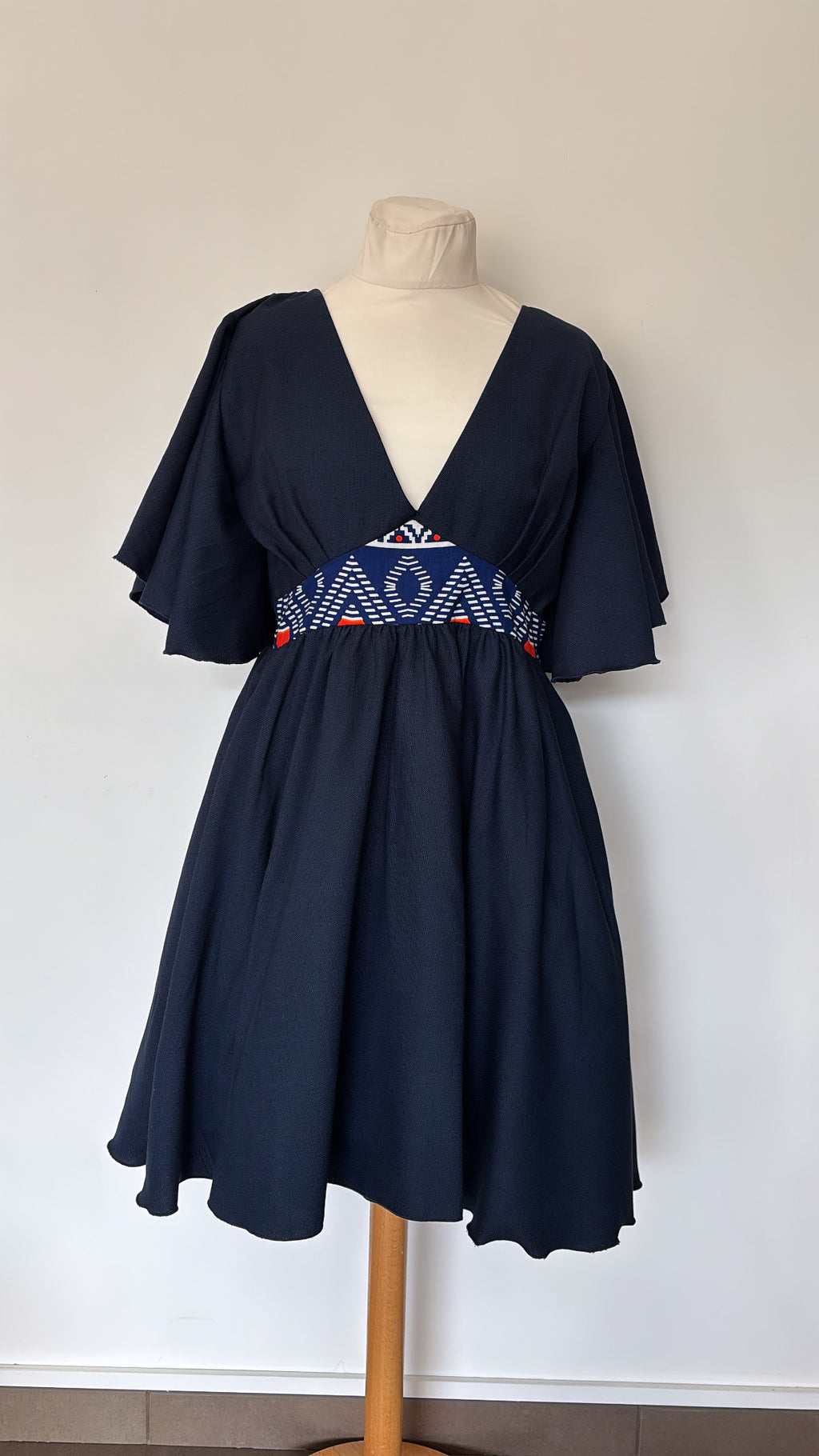 Robe bleue marine détails en Wax tissu africain avec poches