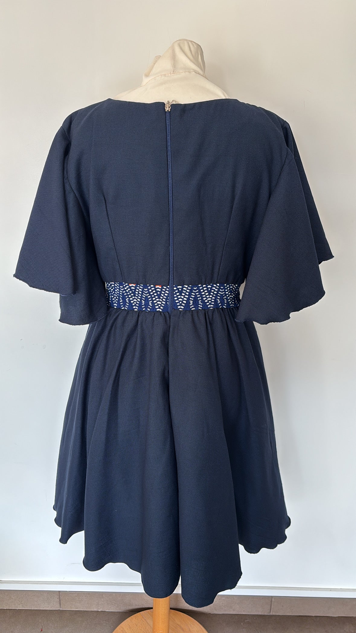 Robe bleue marine détails en Wax tissu africain avec poches