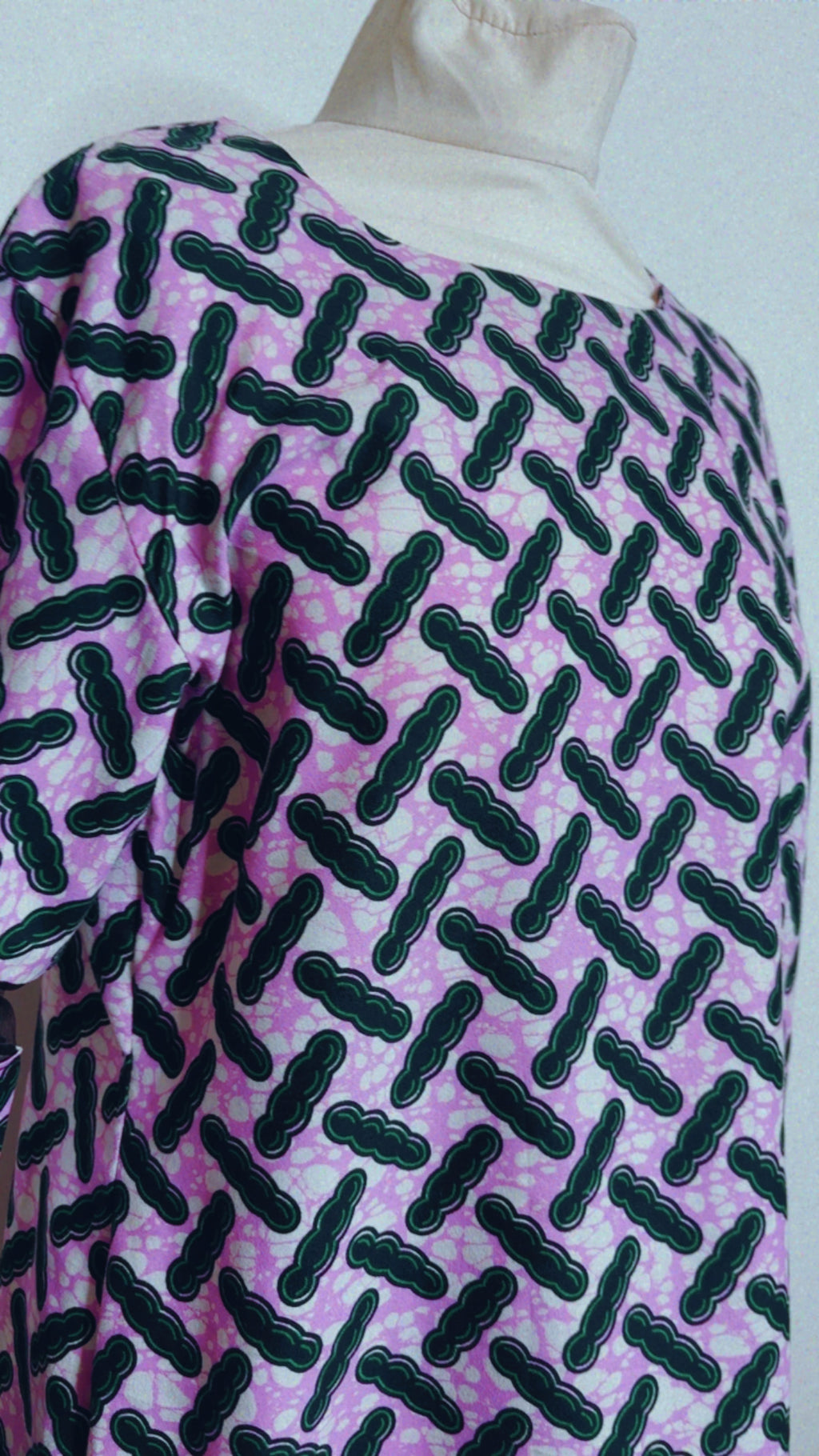 Robe en Wax manches ajourées