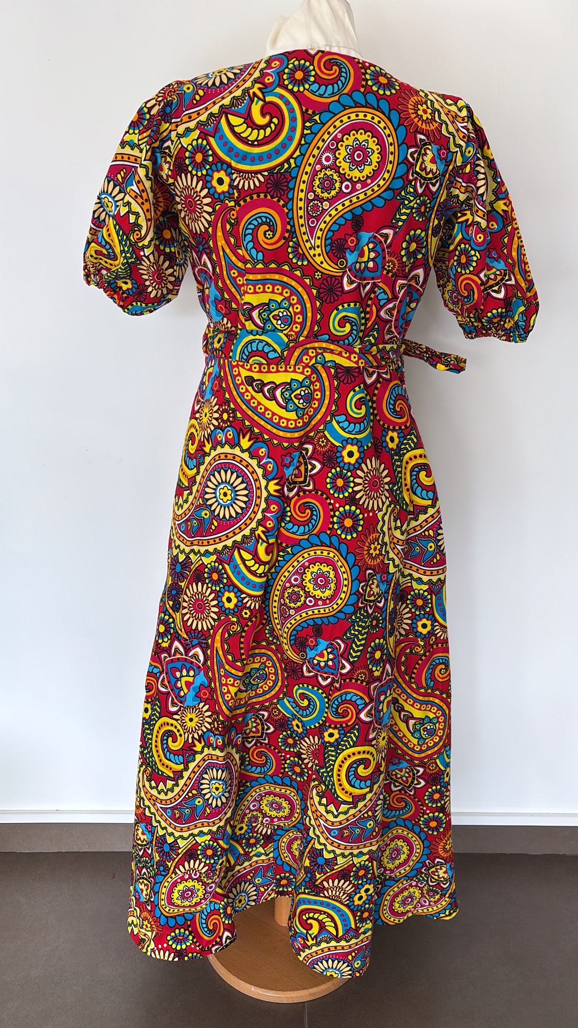 Robe croisée Wax multicolore avec manches