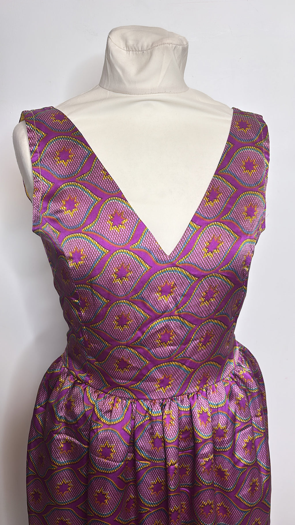 Robe longue dos nu fluide mousseline motif Wax africain