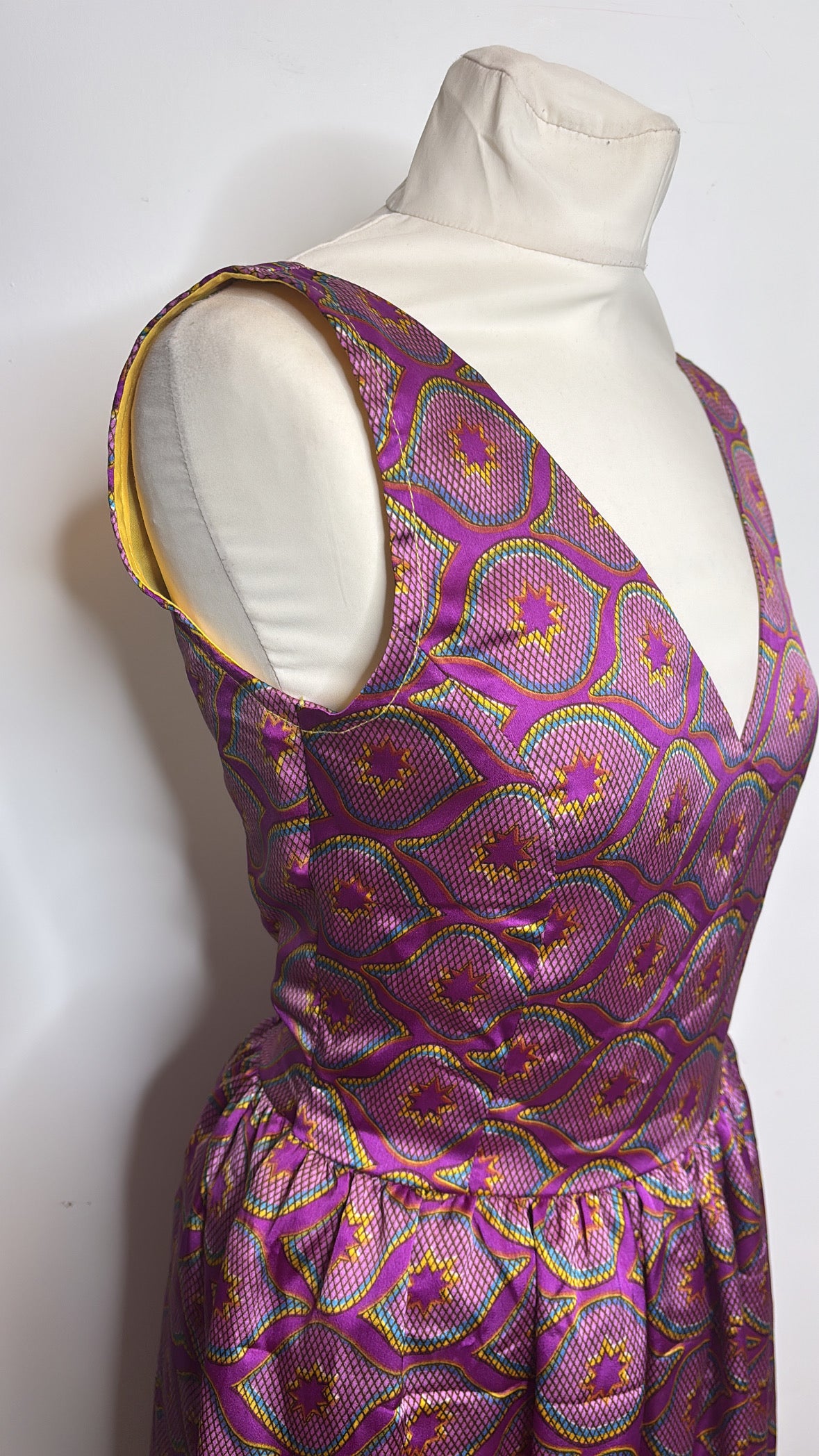 Robe longue dos nu fluide mousseline motif Wax africain
