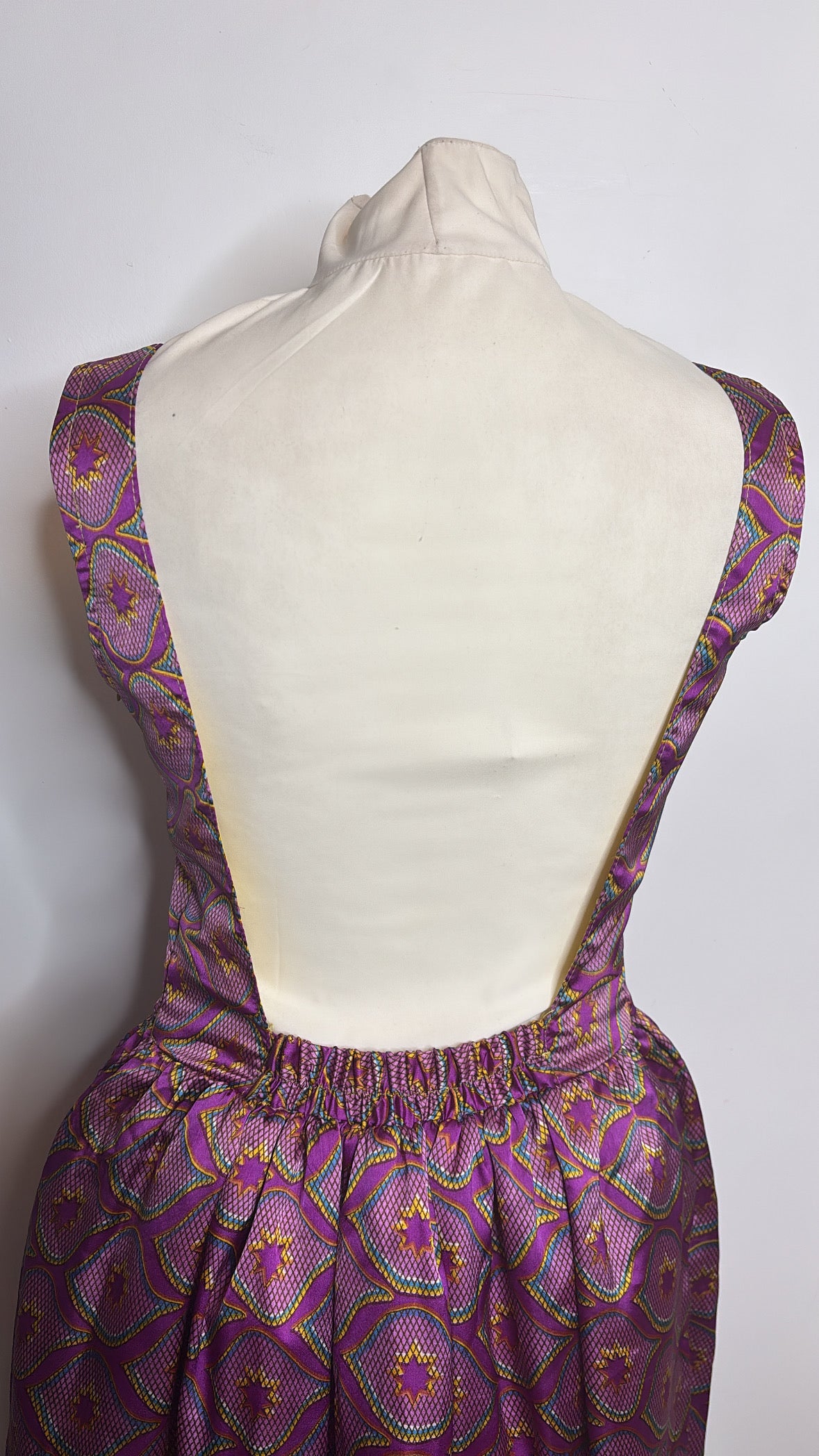 Robe longue dos nu fluide mousseline motif Wax africain