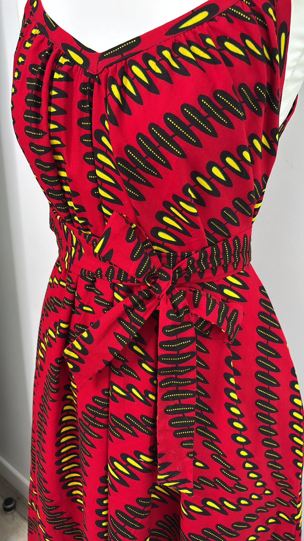 Robe longue en Wax tissu pagne africain rouge multicolore sans manches