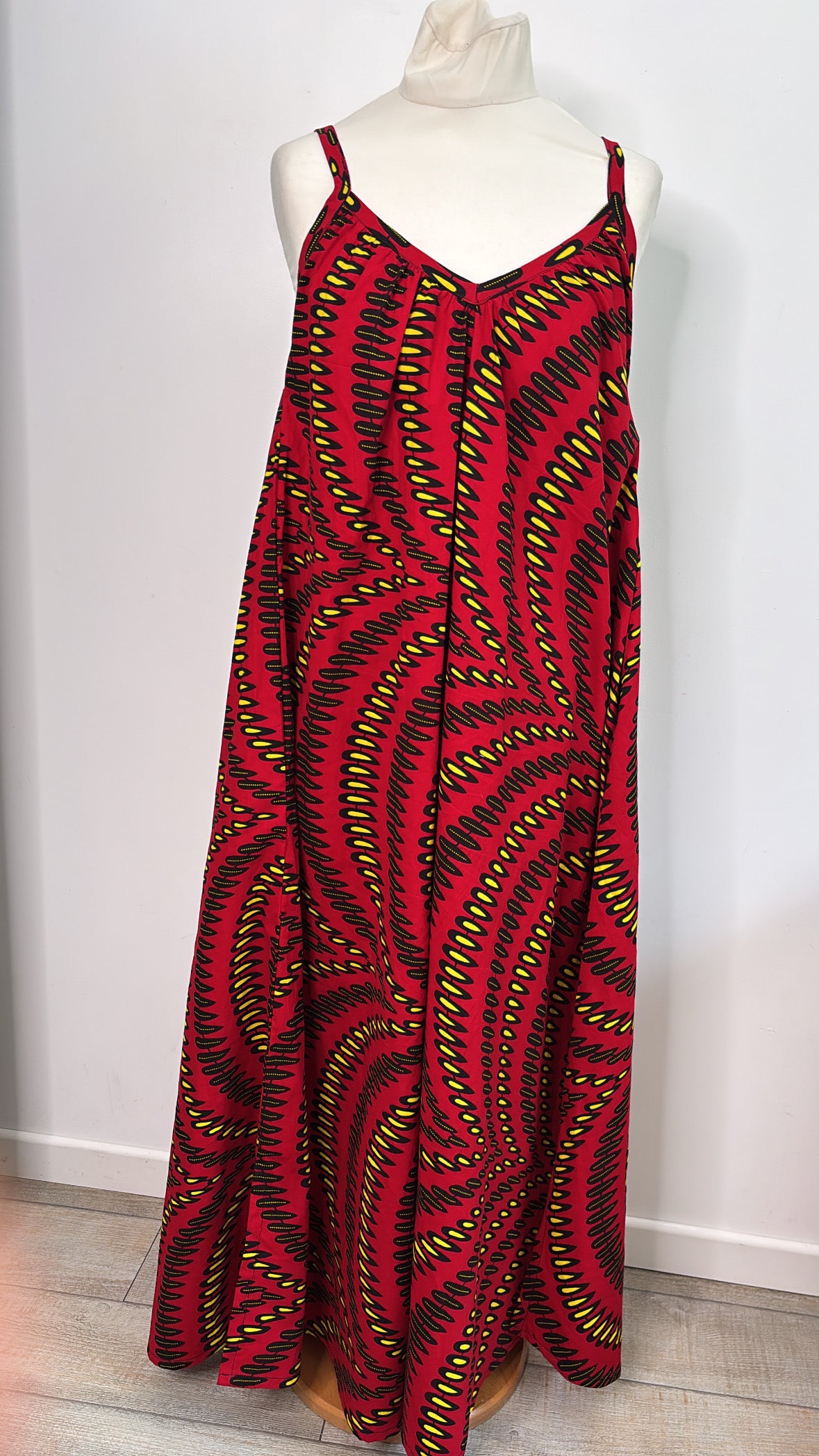 Robe longue en Wax tissu pagne africain rouge multicolore sans manches